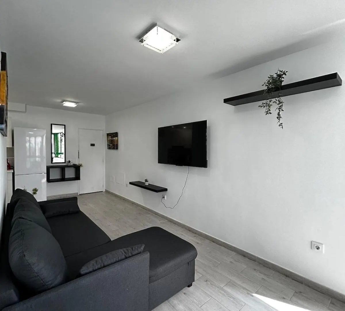 Contacts de 5 Minutes To Beach - Heated Pool